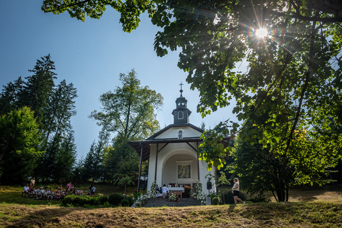 Kaplnka Hájek vo Veľkom Rovnom - Anička Guthrie - clovekaviera.sk